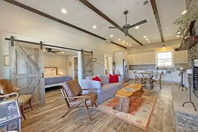 Image de Charming Barndominium - 5 minutes from lake access and hiking trail - Paz Place