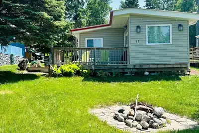 Image de Front row cabin, steps away from Minnedosa Beach, sleeps 6