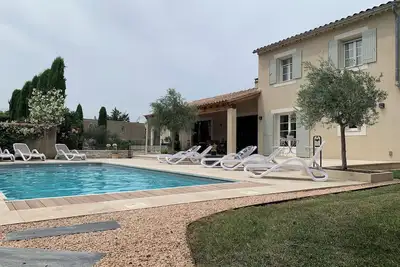 Image de Villa climatisée, avec piscine chauffée, pour 10 pers, à 8 mn de St Rémy de Pvce