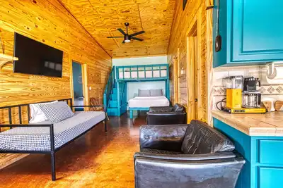 Image de Quiet and relaxing cabin - Beautiful Frio River Frontage on 26 Acres