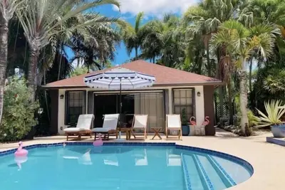 Image de Tropical escape in a private guest cottage - 10 min from the beach!