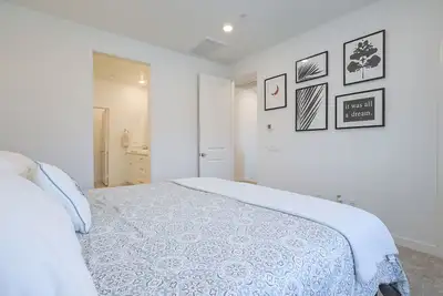 Image de A Stunning  Home In Perfect Oc Spot