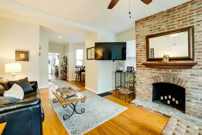 Image de Walk to Walnut St: ‘Shadyside House’ w/ Deck