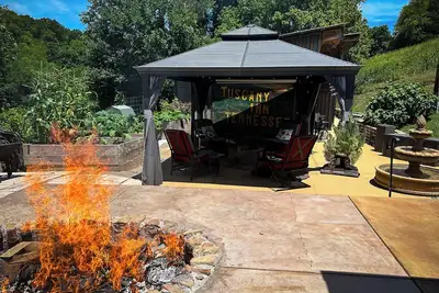 Image de 'The Combo\" @ Tuscany Inn Tn -2 rooms/2 Hot tubs