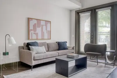 Image de Elegant Domain 2br w/ Gym, Pool & W/D, walk to Q2 Stadium, by Blueground