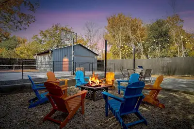 Image de ✨Court De Pickleball! À pied du stade At&T et du Globe Life Field