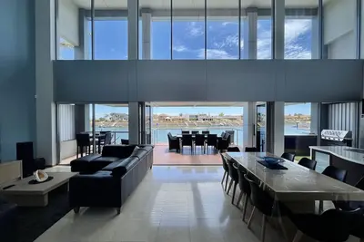 Image de Luxury Waterfront Accommodation -  12 people  5 ensuites