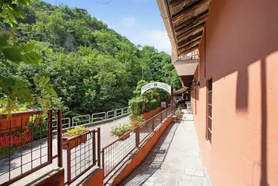 Image de Résidence Appartamento Londra avec vue sur les montagnes, balcon et Wi-Fi.