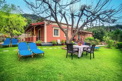 Image de Studio \"Bozikis\" avec Wi-Fi, jardin et balcon