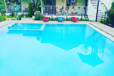 Image de A 5 Bedroom luxury resort with Swimming pool in the midst of field