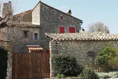 Image de Maison de Village, en pierre de pays - dans un village classé, calme avec cours.