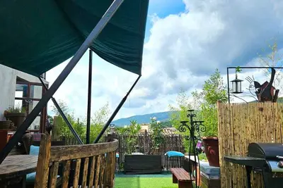 Image de Appartement en Centre-Ville avec Vue et Jacuzzi! Idéal couple ou petite famille