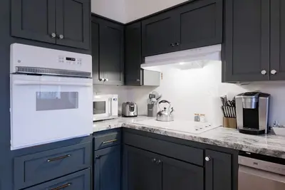 Image de Sedona Retreat with Red Rock Views, Mid-Century Charm | Upper Level Duplex