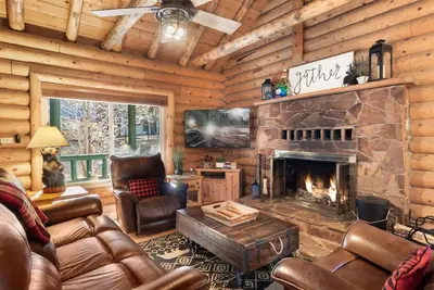 Image de Rimtop Retreat | King Beds~Foosball~Lakes Nearby