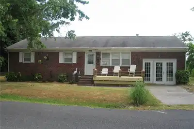 Image de Eel Creek Escape -  Water Front  - Water Access - Screened Porch No Linens
