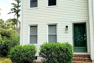 Image de Island Escape - Townhouse - Enclosed back porch. No Linens