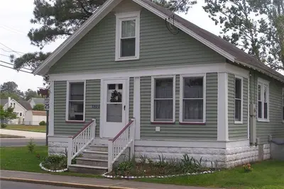 Image de Rhinos Retreat - 2br home close to town, Back screened in porch, No Linens