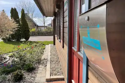 Image de Charming wooden bungalow behind the dyke \"Preussenhuus\"