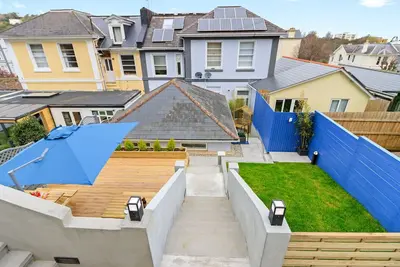 Image de Contemporary Townhouse, 4 bedrooms, 2 bathrooms, lounge\/kitchen, large garden