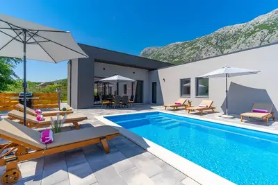 Image de New! Villa Mir with private pool, 3 bedrooms, 7km from sandy beach
