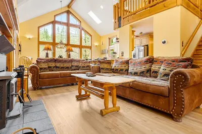 Image de Rapid River Retreat, gourmet kitchen, fireplace, hot tub