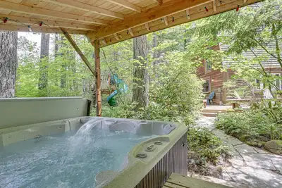 Image de Secluded River Breeze Chalet, Hot Tub, Deck, Bbq, Woodstove, Dog-Friendly