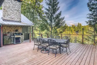 Image de Crystal Creek Chalet - Secluded riverfront cabin, fireplaces, Bbq, dogs welcome