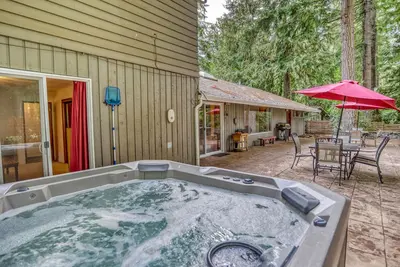 Image de Deer View Retreat: Spacious home, fireplace, hot tub, Bbq, dogs welcome