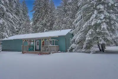 Image de Twin Cedars Getaway, Fenced Yard with Lawn, Deck, Bbq, Dog Friendly