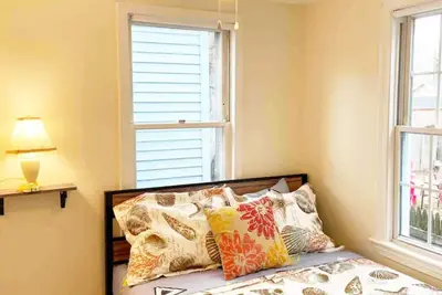 Image de Renovated 2Bd Cottage 10min walk to Beach. Pets Ok