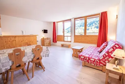 Image de À 160m des pistes de ski, 1er étage, balcon, casier à ski, 25m², La Norma