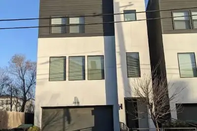 Image de Central 3br/3b Downtown| Comfy| Clean Townhome! !