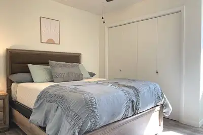 Image de Downtown Cabin- Pet Friendly, Near Family Friendly Park, Quiet Location