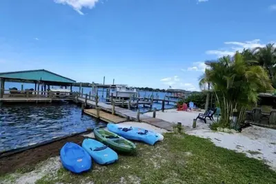 Image de Beautiful waterfront bungalow. Great for family vacation or couples fishing week