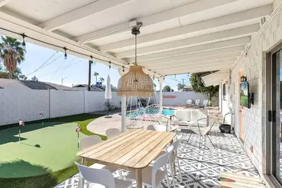 The Peachy Palm ~1 Mile to Old Town w/ Pool!