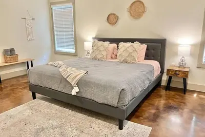 Image de Walk to Ut and Moody Center. Spacious and Cozy Retreat