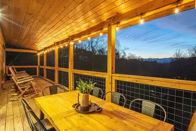 Image de Fireplace Pavilion, Views Pool, MovieScreen HotTub