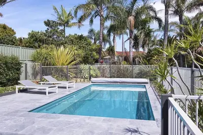 Image de Kokomo on Village - with a pool & large yard.