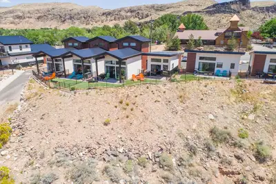 Image de Shocking View Stacker #9 at The Dwellings