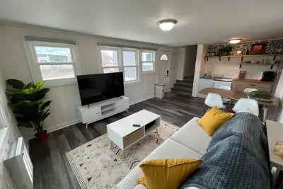 Image de Broad Ripple Cottage-Cozy Riverfront 2 Bedroom - Minutes on foot to main strip!