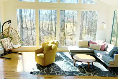 Image de Quiet, tucked away home on lake 2 miles from the Historic Oxford Square