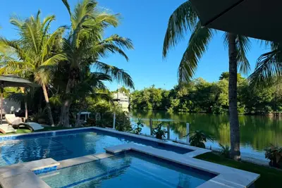 Waterfront Home on Deep Canal with private Pool, Spa and Dockage