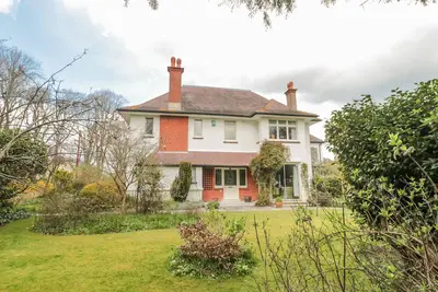 Image de West Ridge, character holiday cottage, with a garden in Boscombe