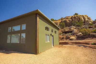 Image de Nestled in the Cliffs near Kanab, Ut. Close to the Grand Canyon! Stargazing!