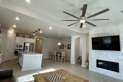 Image de New! 4 Bedroom Upgraded Home w/Open Concept and Lots of Amenities!