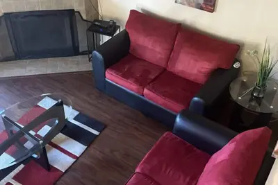 Image de 3 bedroom condo by westgate mall & hockey arena