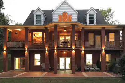 Image de Bright Oasis on Lake Hartwell w/ Boat Dock!