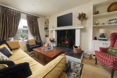 Cascadia House -  a holiday cottage that sleeps 4 guests  in 2 bedrooms