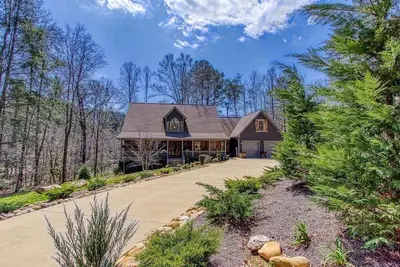 Image de Gorgeous 4br Luxury Lodge! +Fire Pit +Large Yard