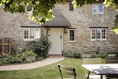 Image de Winter bolt hole: cosy, luxury thatched cottage, modern interior, total R&R!